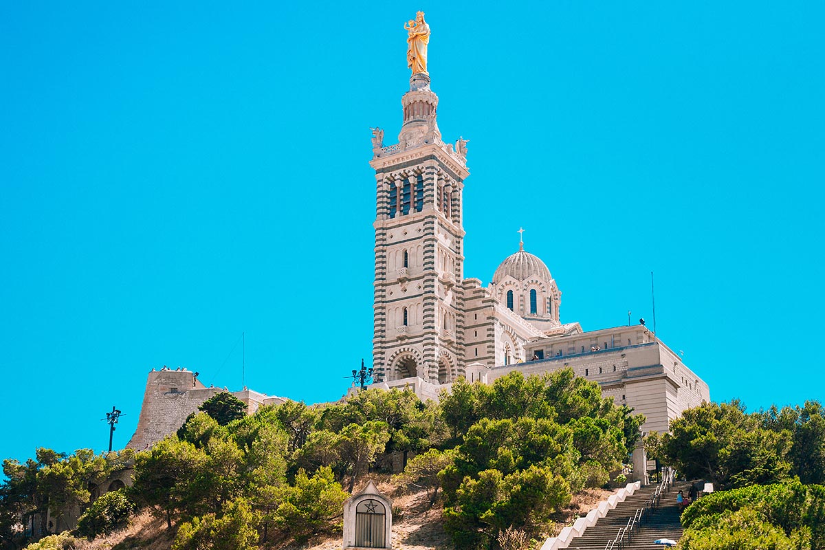 Basilique catholique Notre-Dame de la Garde sur la colline de Marseille. Crédit photo : Great_bru