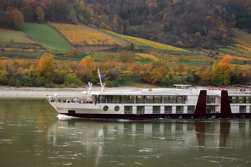 Bateau qui navigue sur le Danube